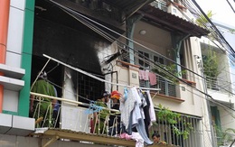 Tự tẩm xăng lên người rồi châm lửa