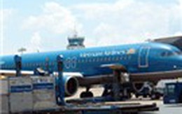 Ô tô lại va chạm với máy bay Vietnam Airlines