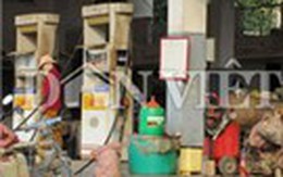Cận cảnh việc ngang nhiên xuất lậu xăng dầu