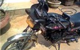 Một thanh niên bị xịt xăng, đốt cháy người