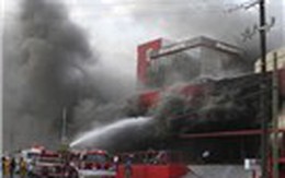 Tạt xăng đốt sòng bạc, 45 người chết