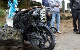 Bất cẩn khi đổ xăng, cháy hai xe máy bốc cháy dữ dội