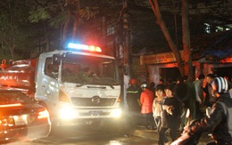 Quán bia đùng đùng bốc cháy ngay cạnh trạm xăng