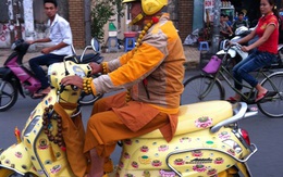 “Sư già” diện thời trang không phải người tu