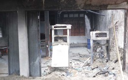 Xe bồn đang bơm, cột xăng bốc cháy ngùn ngụt