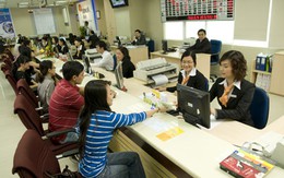 Ngân hàng 'đua' khuyến mãi khủng... 'câu' khách