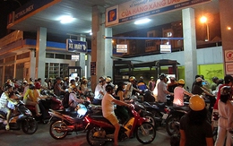 Doanh nghiệp và dân đều 'ngã ngửa' với giá xăng