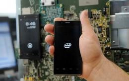 Smartphone đầu tiên dùng chip Intel chính thức "lên kệ"