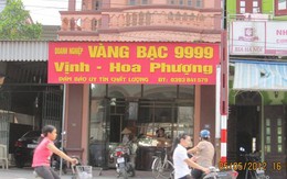Đại gia vàng hành hung bà già bán hoa quả