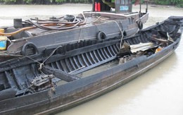 Cháy ghe chở gần 10.000 lít xăng dầu