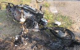 Va quệt, cháy xe máy do cụ bà ôm can xăng 5 lít?