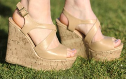 Xăng đan đế xuồng cho hè thoải mái và năng động