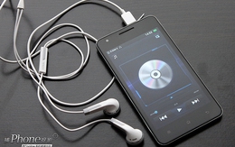 Đập hộp' và trải nghiệm smartphone mỏng nhất thế giới