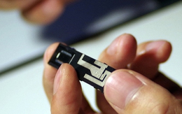 Smartphone mỏng nhất thế giới giá bằng nửa iPhone