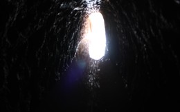 Dùng mìn đánh sập hầm thiếc ở Thung Lũng Tình Yêu