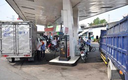 Đại lý xăng dầu lỗ lớn vì 'ôm' hàng giá cao 