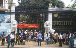 Biệt thự đại gia Diệu Hiền lại bị nông dân vây đòi nợ