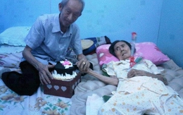 Cộng đồng mạng rưng rưng với "Bức ảnh tình yêu không lời"