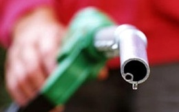 Dầu thô giảm giá mạnh, xăng vẫn tăng