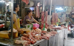 Thịt lợn tăng giá, sức mua suy giảm 'nhờ' xăng tăng giá