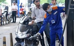 Giá xăng tăng 1.100 đồng mỗi lít