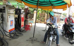 Ngừng bán xăng tràn lan trước giờ tăng giá: Khó xử lý?