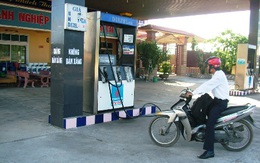 Cây xăng ngừng bán hàng bất thường: Phạt ai, ai phạt?