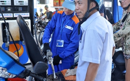 Xăng tăng giá bồi thêm cú đòn đau vào doanh nghiệp