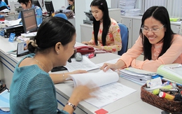 Ngân hàng cầu cạnh khách vay tiền