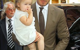 David Beckham cùng con gái Harper tham dự buổi trình diễn thời trang của Victoria