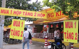 Bánh trung thu ồ ạt "mua 1 tặng 2"