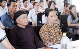 Ớn lạnh cảnh mẹ chồng đánh đập, hắt hủi con dâu