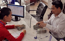 Ngân hàng kè kè giục nợ khách