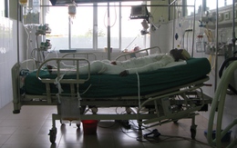 Giây phút kinh hoàng của thầy giáo bị vợ tưới xăng đốt