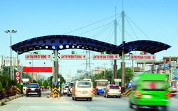 Kiến nghị thu phí bảo trì đường bộ qua... xăng