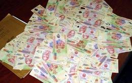 Trả nợ ngân hàng bằng tiền giả 