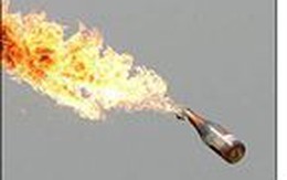 Ném bom xăng khiến cháu ruột bị bỏng nặng