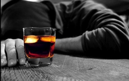 Cắt đứt chân vợ bằng cưa xăng