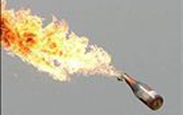 Huế: Phạt tù kẻ ôm bom xăng liều chết lao vào cảnh sát