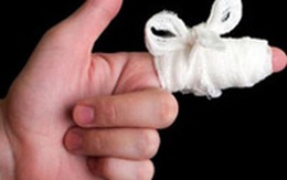 Chơi game trên smartphone đến liệt ngón tay