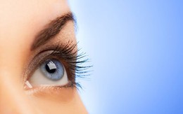 Rùng mình với kiểu làm đẹp xăm tròng mắt