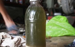 Hà Nội: Khách hàng mua xăng được… "nước thối"