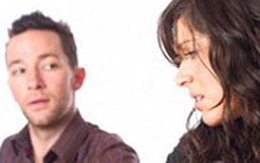  Dấu hiệu bạn đang bị kiểm soát và là nạn nhân của tình yêu  