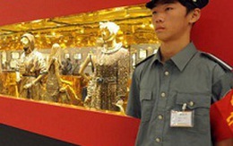 "Choáng" với bộ sưu tập thời trang giá "khủng"