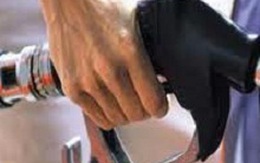 Doanh nghiệp chỉ mới lãi 222 đồng/lít xăng!