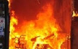 Thiếu nữ bị người yêu tưới xăng thiêu sống tại phòng 