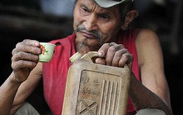 Cụ ông uống xăng suốt 42 năm để chữa bệnh