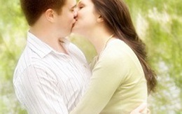 Thể hiện tình yêu qua cái ôm