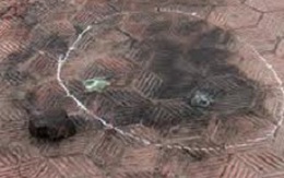 Hà Nội: Một phụ nữ tự quấn chăn, đổ xăng vào người tự thiêu 