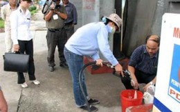 Nhiều xe hư do đổ xăng có nước